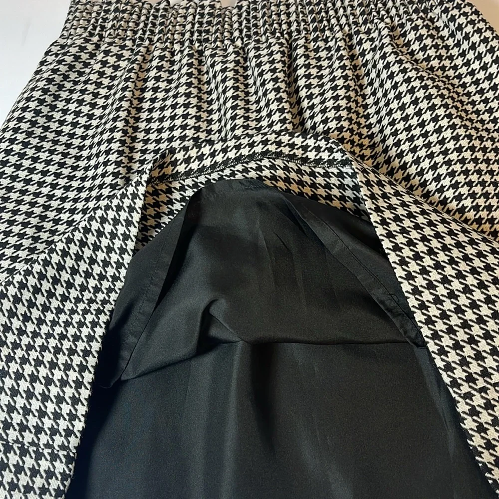 J. Crew Black and White Smocked Pull On Mini Skirt Sz 6 - Picture 3 of 10